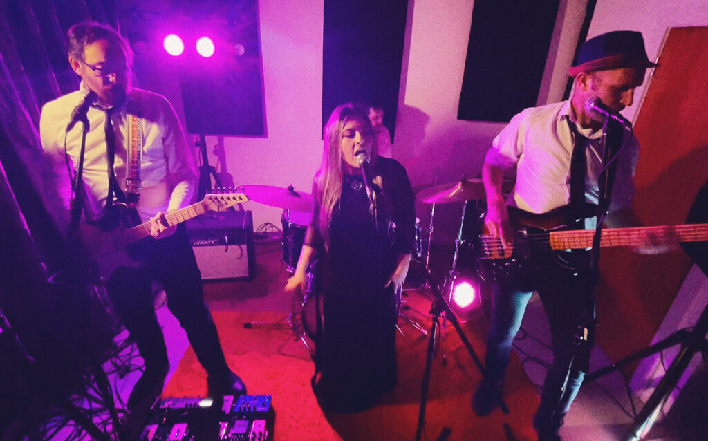 covers-band-playing-live.jpg