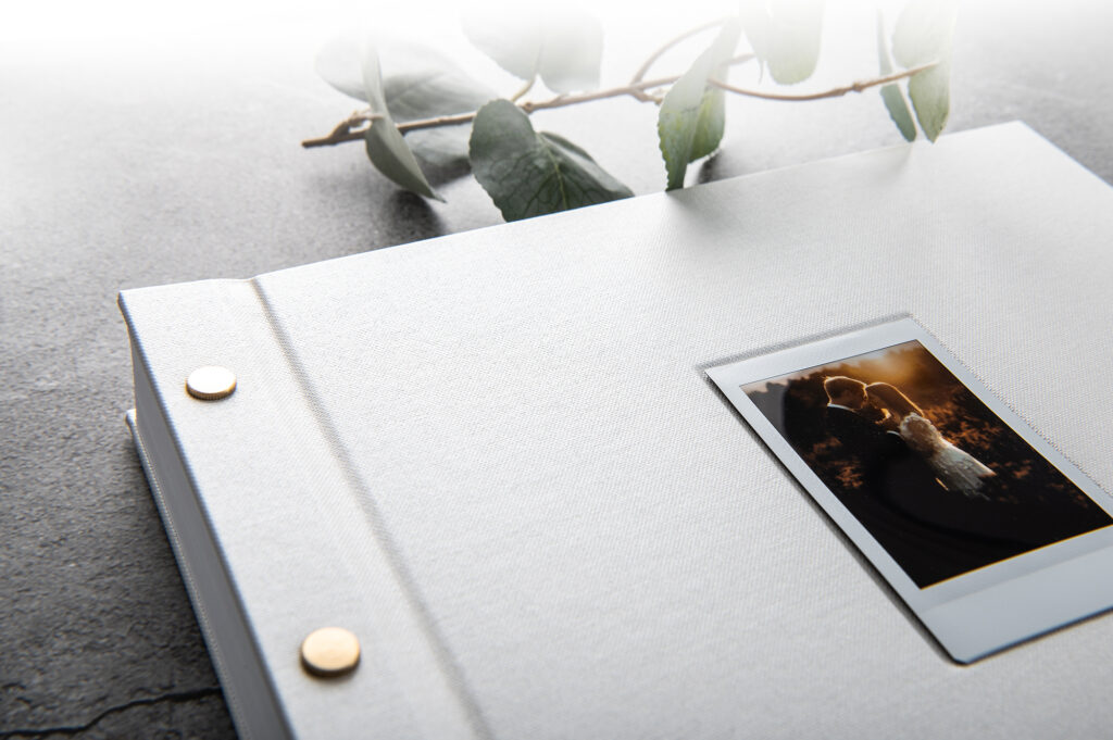 instax_photo_guestbook_wedding.jpg