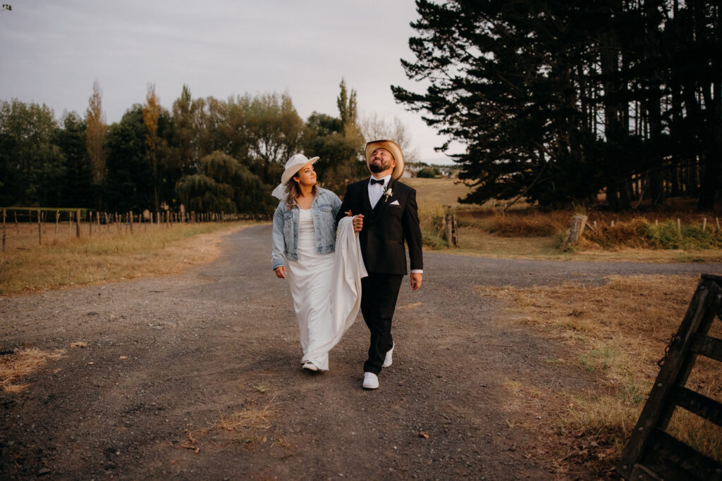 sarah-weber-photography-08-barn-waimauku-wedding.jpg