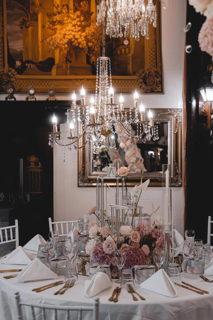 luxury-auckland-wedding-reception-venues-round-table-setting.jpg