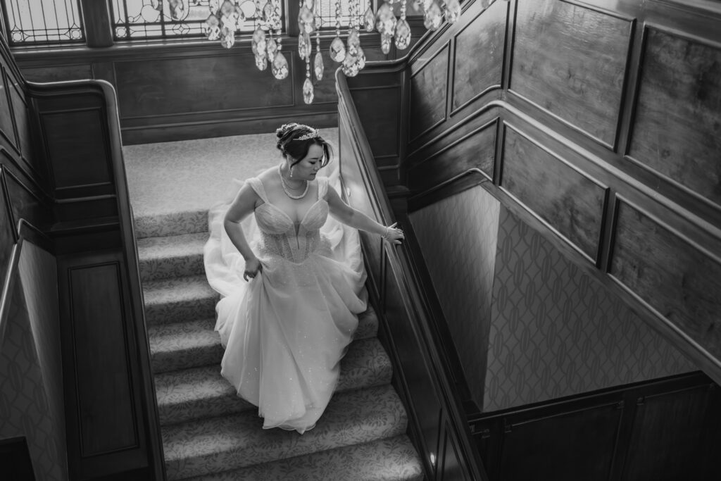 christchurch-wedding-photographer-hackthorne-gardens-luxury-accomodation-stairs.jpg