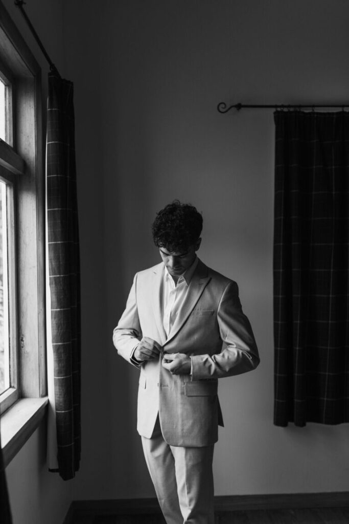 selah-weddings-candid-wedding-guests.jpg