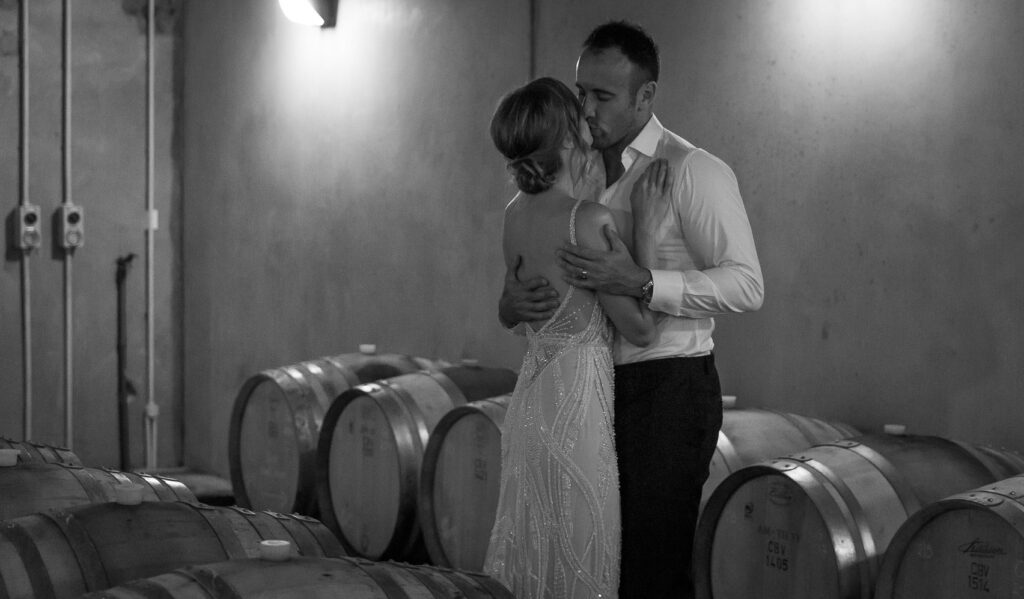 08_couple-barrel-room.jpg