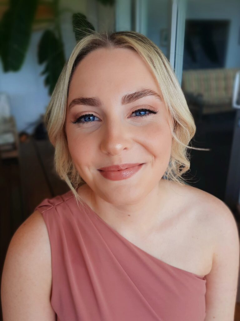 KIRSTEN GILLINGHAM MAKEUP