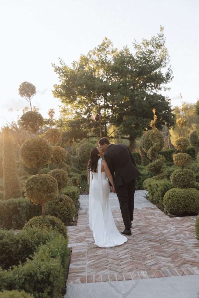 modern-ayrburn-wedding-queenstown-garden-portrait.jpg